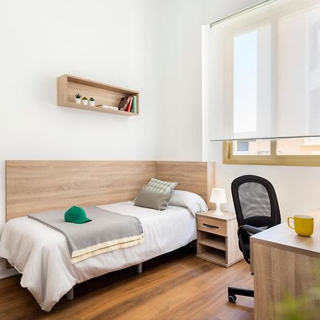 Micampus Armendariz Student Residence Севиля Екстериор снимка