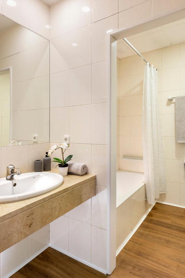 Micampus Armendariz Student Residence Севиля Екстериор снимка