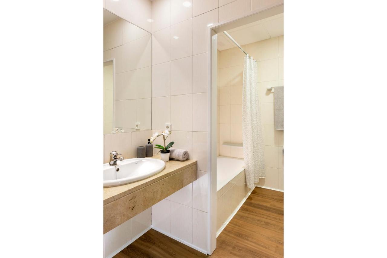 Micampus Armendariz Student Residence Севиля Екстериор снимка