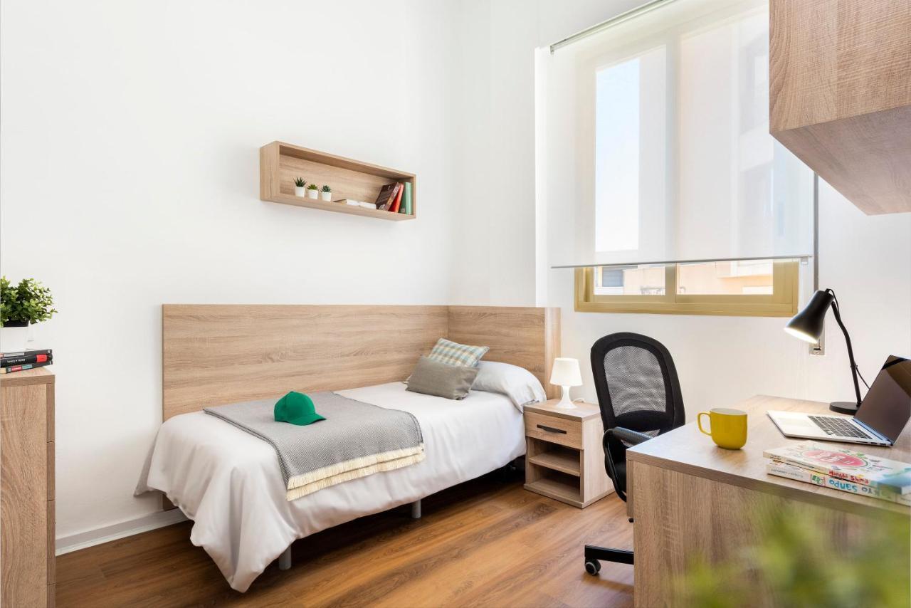 Micampus Armendariz Student Residence Севиля Екстериор снимка