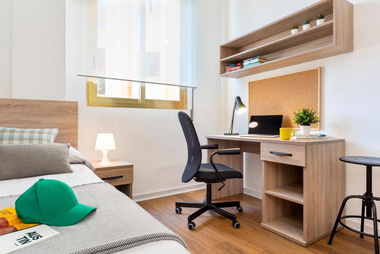Micampus Armendariz Student Residence Севиля Екстериор снимка